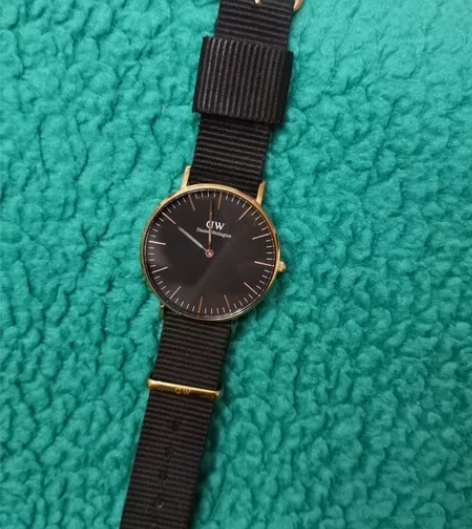 DW手表 闲置,没电了换一下电池一切正常 ...