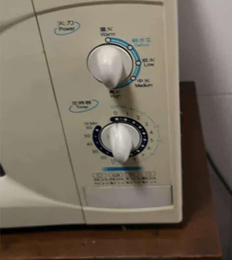 微波炉八成新,很好的,100元有需要的联系...