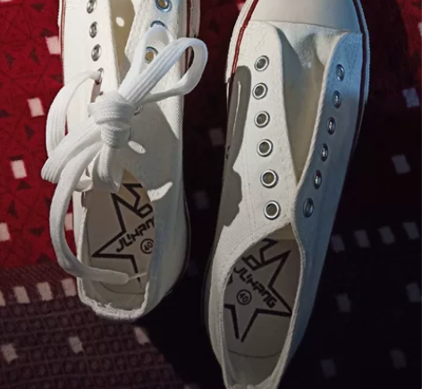 男女同款 百搭帆布鞋~ 全新 没穿过 喜欢...