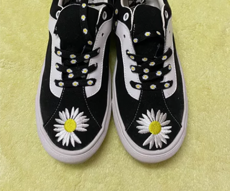 VANS品牌真皮帆布鞋 重工小雏菊刺绣板鞋...