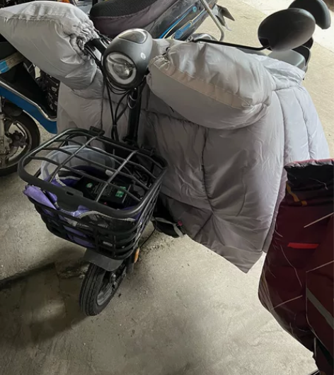 台铃48v12a新国标电动车，纯黑色，加装...