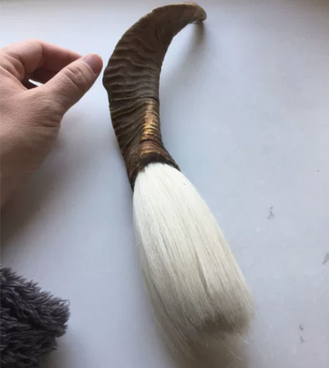 老物件库存，山羊角毛笔全新 感兴趣的话点“...