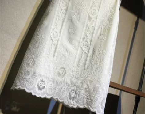 半身裙短裙白色绣花蕾丝中长款女秋季高腰气质...