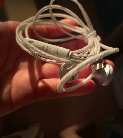 REMAX耳机,要连接蓝牙,不用充电,声音...