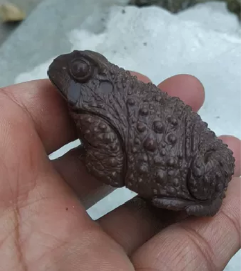 蟾蜍玉雕石雕办公室摆件金蟾呱呱来财纯手工雕...