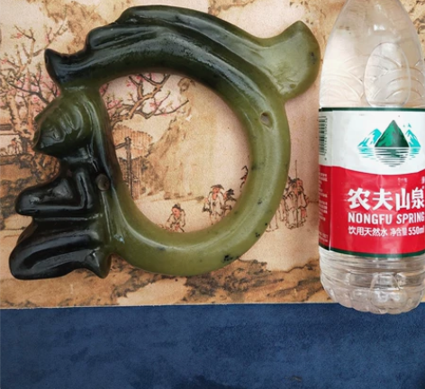 岫岩玉雕:仿红山文化玉雕，女跪俑，品相完美...