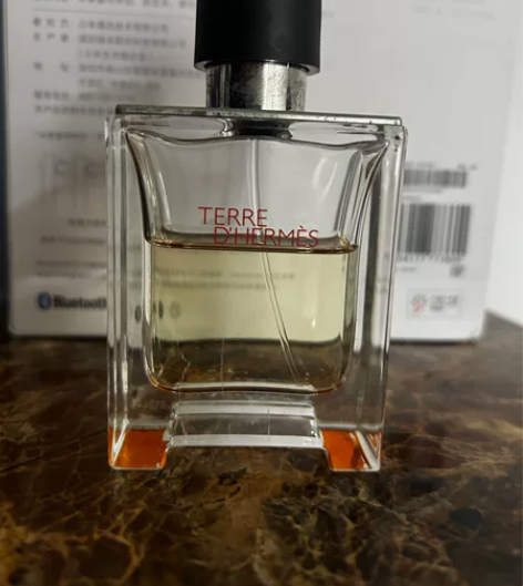 爱马仕大地香水50ml的剩一半左右 感兴趣...