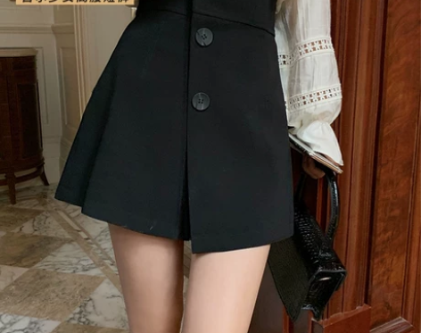 梅子熟了时髦气质款三粒扣高腰黑色阔腿短裤女...