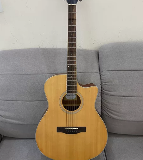 Tourist吉他，成色如图，仅自取，不邮...