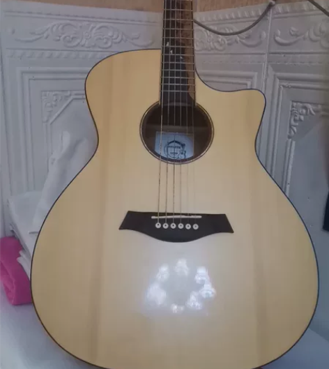 民谣吉他，几乎全新。 感兴趣的话点“我想要...