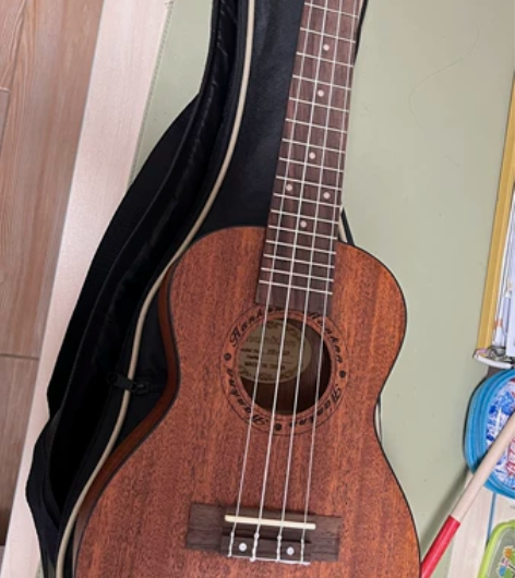 尤克里里23寸桃花芯，孩子没兴趣  买回来...