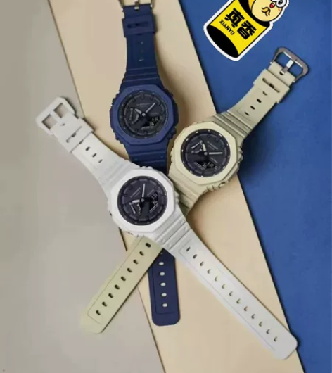 同学一起买的卡西欧GA-210一共三色颜色...