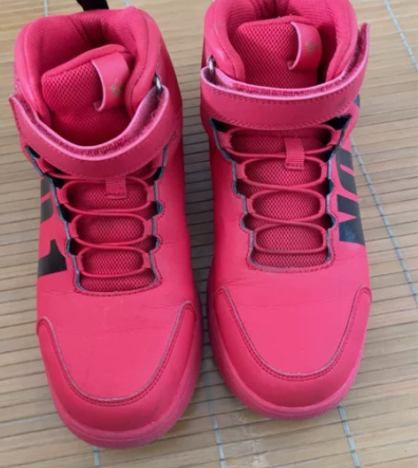 童版37码特步纯红鞋 感兴趣的话点“我想要...