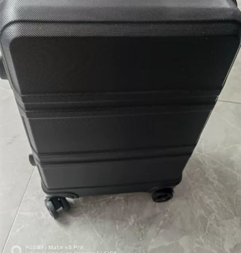 20塑料材质拉杆箱 感兴趣的话点“我想要”...