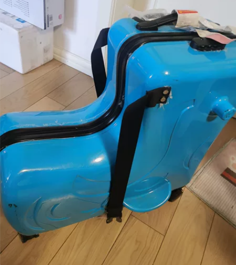 儿童大号可坐行李箱 只用过两三次,很新 。...