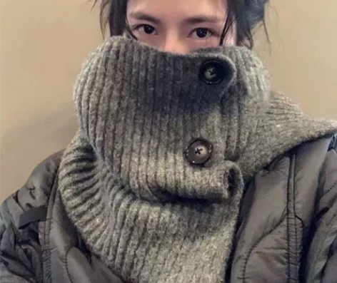 图上同款 羊绒琥珀纽扣围巾 半披肩 感兴趣...