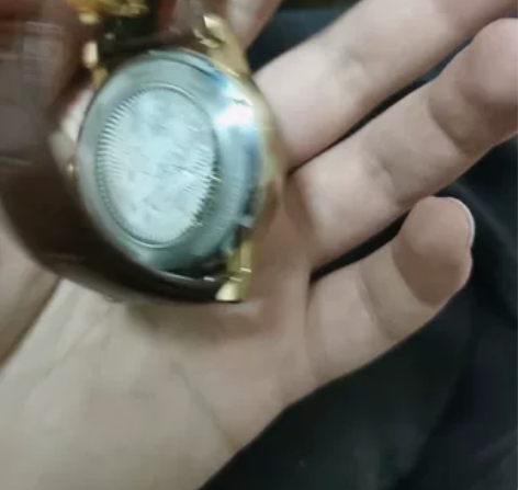 罗宾尼机械手表 正常佩戴痕迹。 感兴趣的话...