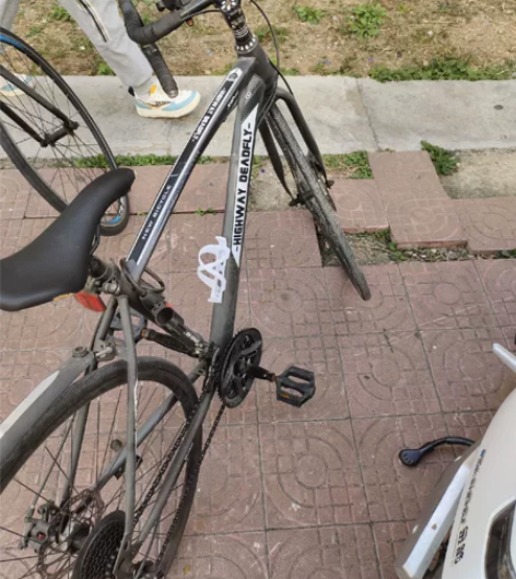 死飞变速自行车，变速器有点问题，修一下就行，骑不到了，便宜出...