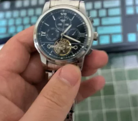 自用艾浪机械手表,在官方旗舰店上买的。机械...