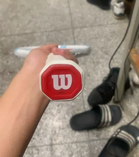 出一对网球拍子，毒上入的，只打过一次，不会...