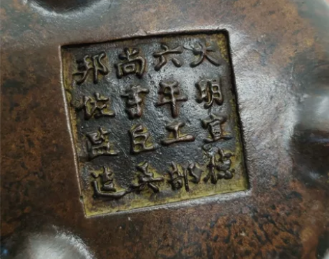 香薰炉,老竹节香炉底价清货。 感兴趣的话点...