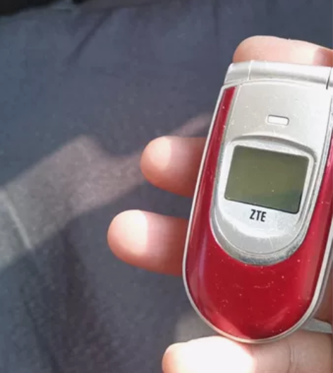 中兴A88翻盖手机，原装电池，机码合一，无...