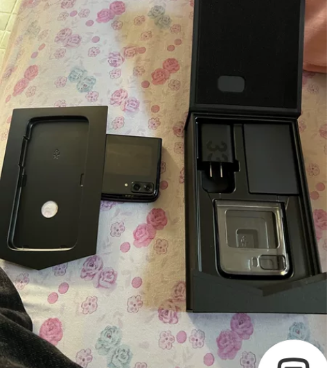 新机一部    摩托罗拉翻盖手机   喜欢...