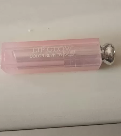 迪奥润唇膏，用过两三次，便宜出售～ 感兴趣...