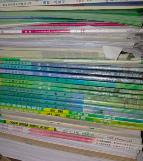 初中生物地理信息课本及资料,全部都要25元...