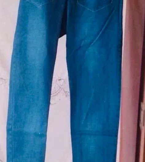 全新牛仔裤，男女同款 腰围尺码在二尺四到二...