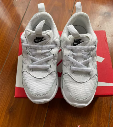 耐克运动鞋，商场专柜购买的，27码，售出不...