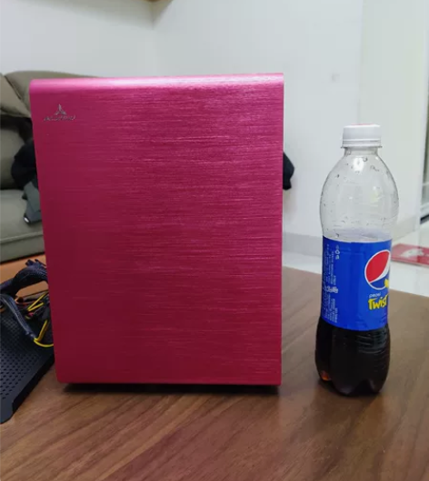 出售mini电脑主机。配置:1.佑泽铝行者...