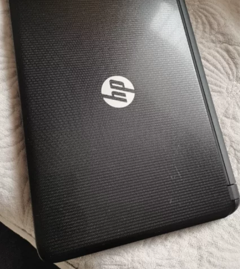 出售个人一手，惠普笔记本，小孩开学用不到了...