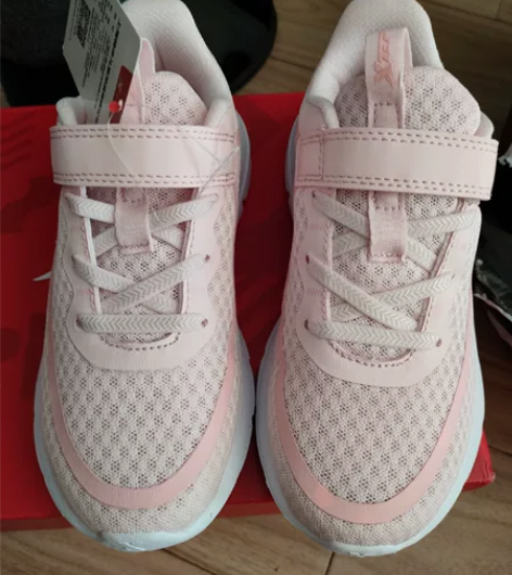 全新31码特步跑鞋 春夏款