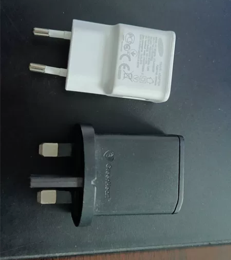 老旧手机充电器充电头,如图,一堆打包当废品...