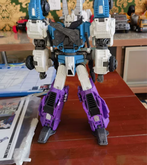 CD六面兽 变形金刚,箱说配件全。腿部有一...