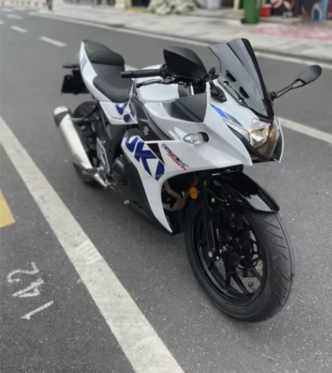 白色铃木250白色250sr。低价出售九五...