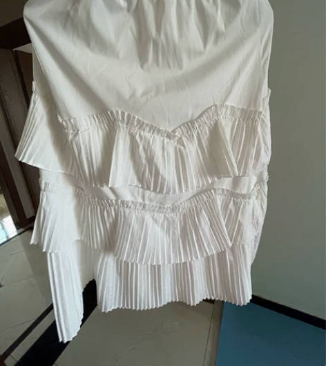 白色半身裙，蛋糕裙，闲置腾衣柜，半包邮出 感兴趣的话点“我想...