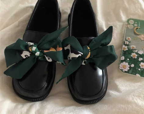 林先叁搭配裙子单鞋小众夏日系黑色复古小皮鞋...