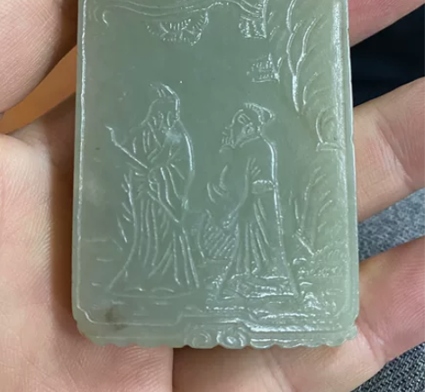 玉雕人物牌一只，实物见图，个大厚重特价98...