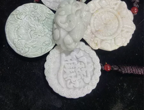 翡翠玉佩玉雕 招财进宝平安配 飘黄翡的一个...