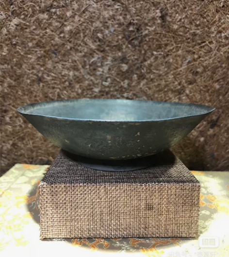 唐代银鎏金刻花斗笠碗 唐代银鎏金刻花斗笠碗...