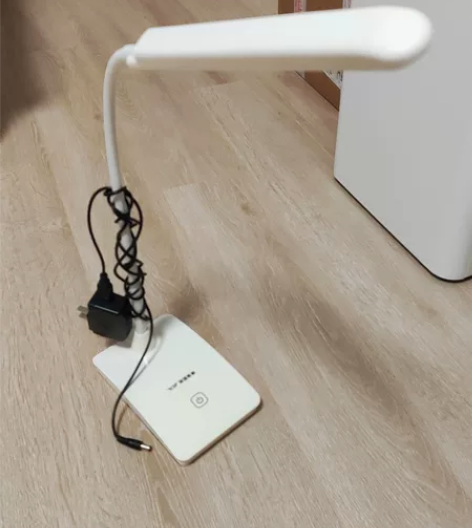 变色触感小台灯,宿舍学习灯 二手出25包邮