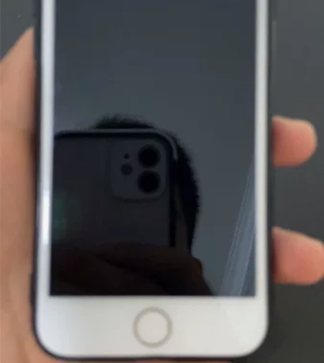 因新换了个手机，故出售闲置苹果8白色64G...