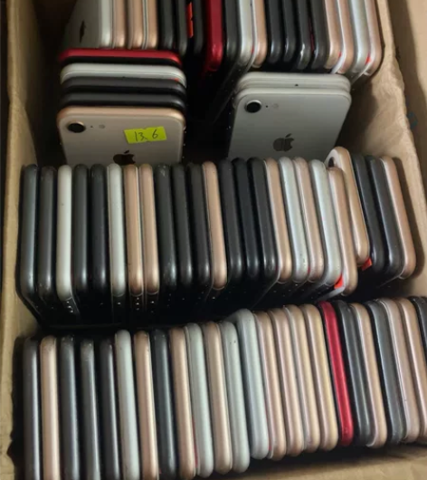 苹果8。 64G 感兴趣的话点“我想要”和...