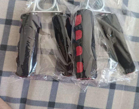 握力器两个 感兴趣的话点“我想要”和我私聊...