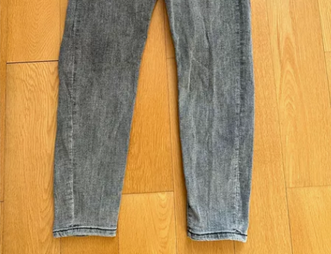 烟灰色弹力修身牛仔裤，腰围74-76cm，...