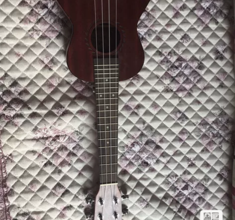 二手Qmi吉他 九成新送外套限自取轻微使用...