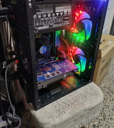 电脑主机，全新机箱，新作系统没广告弹窗，加...