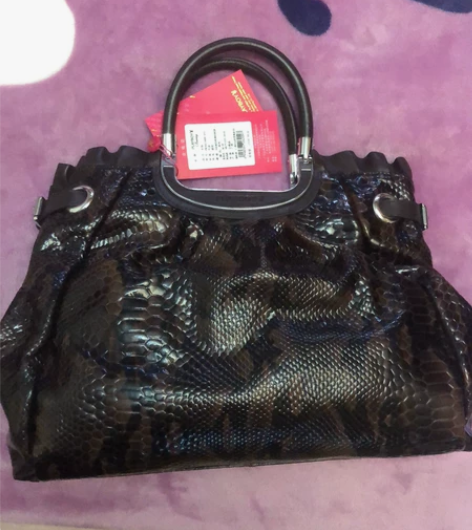 女士牛皮蛇纹面手提皮包，全新！尺寸见吊牌 ...